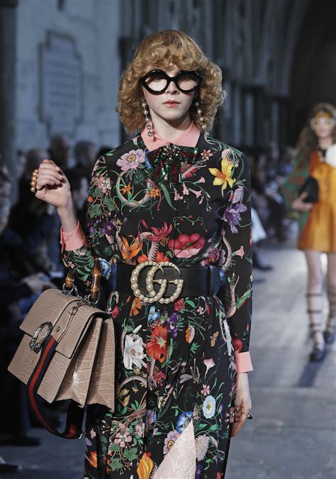 parterre sfilata di gucci a milano 2017|La sfilata di Gucci per l'Autunno.